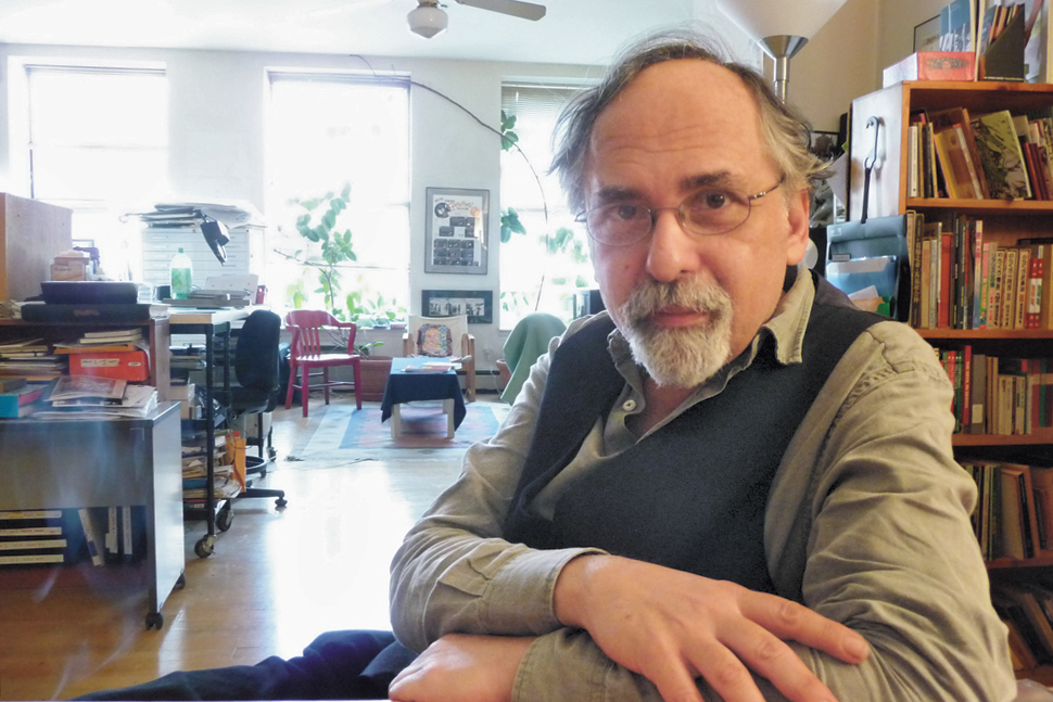 Photo of author Art Spiegelman sitting with arms crossed on table