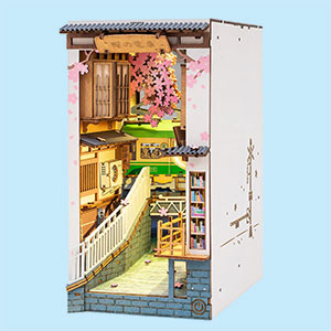 Sakura Tram-themed bookend
